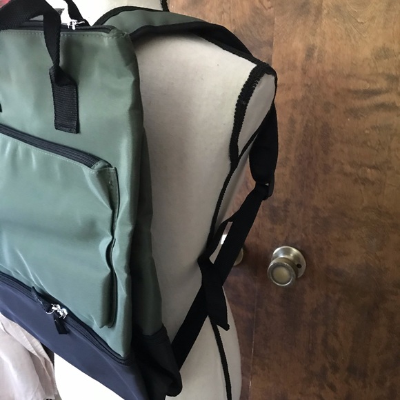 NWOT Backpack Style - Picture 2 of 9